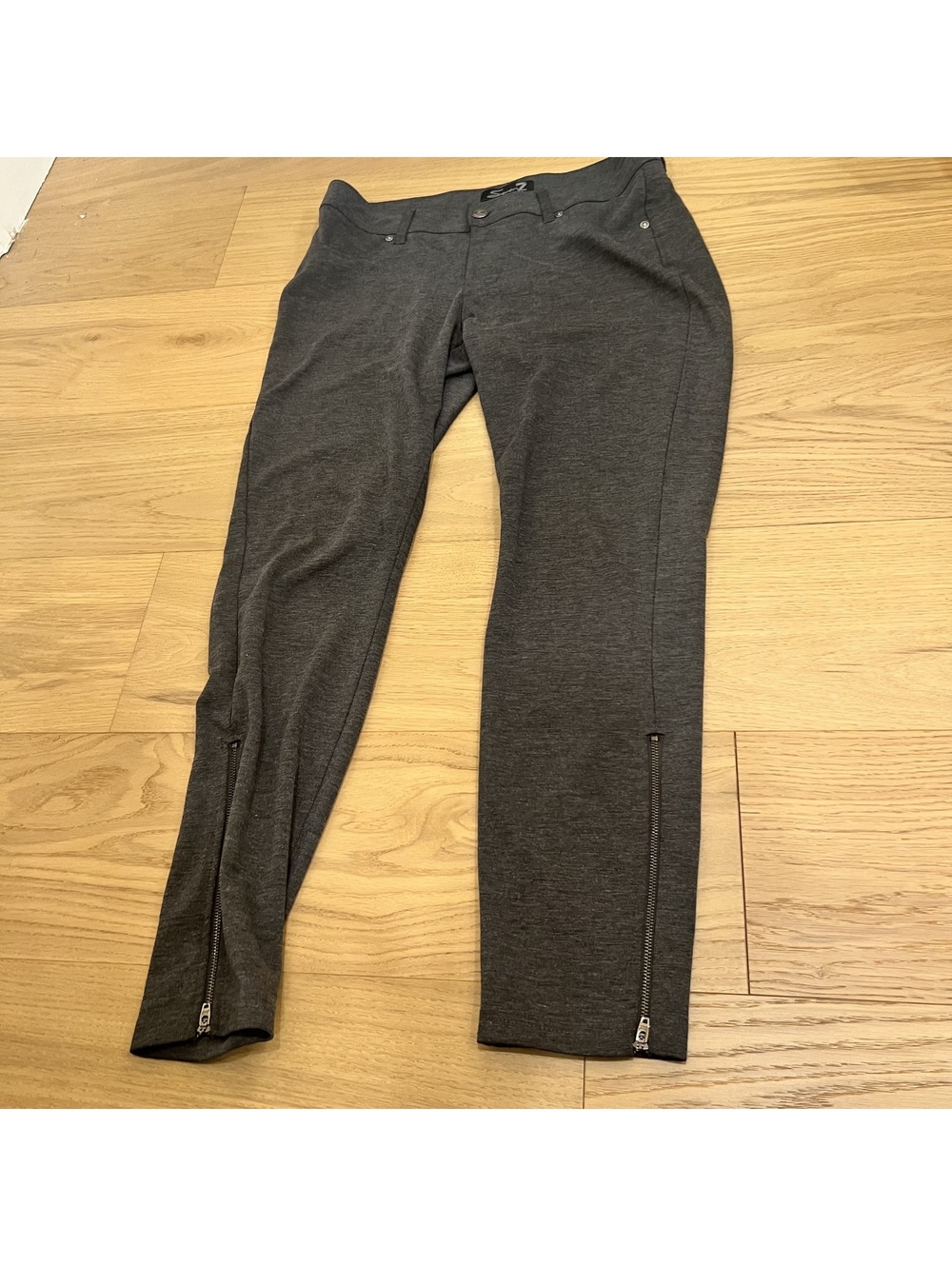 Seven7 Women's Charcoal heather grey Pants – Size 31 in.